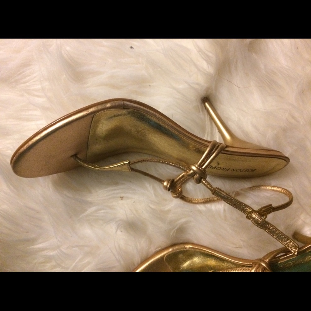 NWOT Boston Proper!!! ❤️💕 Sergio Zelcer for Boston Proper Gold Thong Sandals - Picture 3 of 7