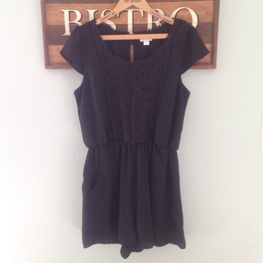 Elegant Sheer Romper Crocheted Lace & Pockets M