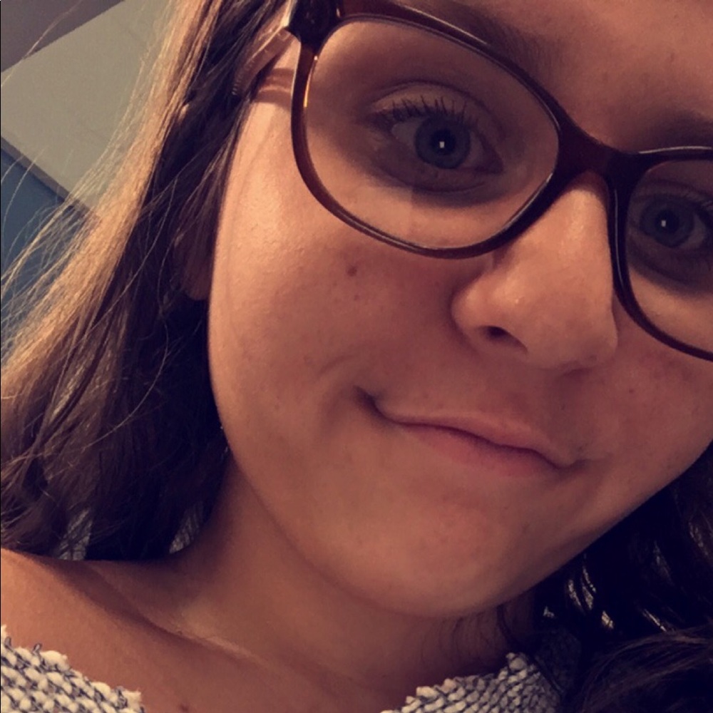 Meet your Posher, Brooke