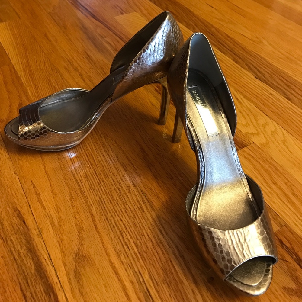 Beautiful BCBG gold/bronze peep toe heels