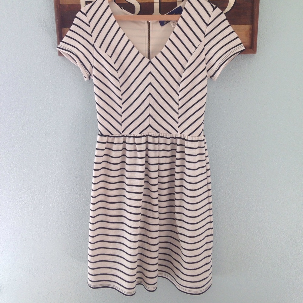 Francesca's Dress Cream Black stripes Size M