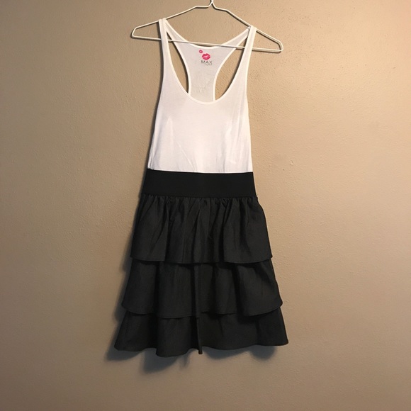 Miley Cyrus & Max Azria Dresses & Skirts - Miley Max Spring Summer White and Black Sm Dress