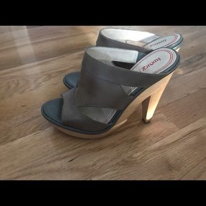 NEW Luxury Rebel Size 6 Slip On Platform Shoes