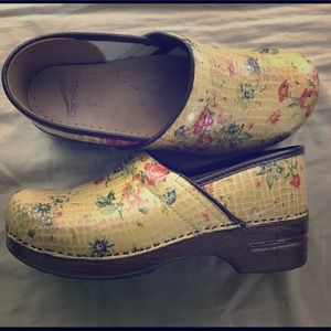 Dansko yellow floral snakeskin great condition