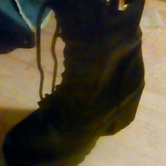 Womans leathe boots size 7 - Picture 2 of 3