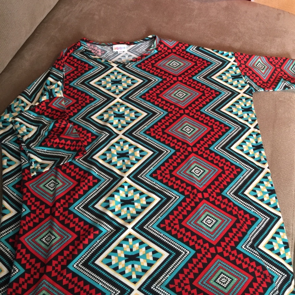 LuLaRoe Irma Tee size XS