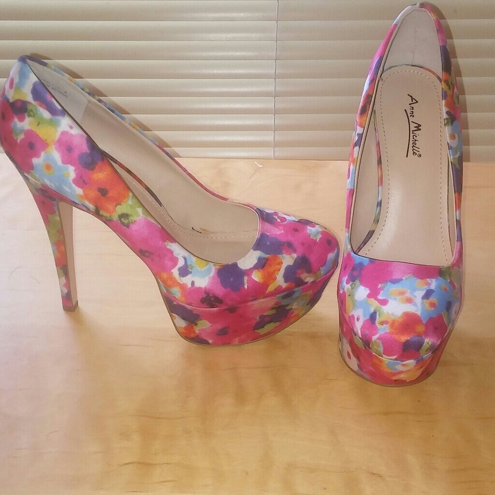 Floral coloref pumps