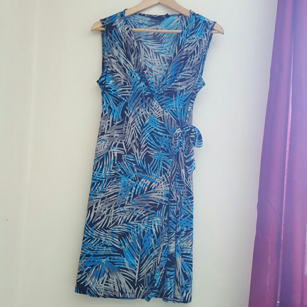 wrap dress, fit size 6-8