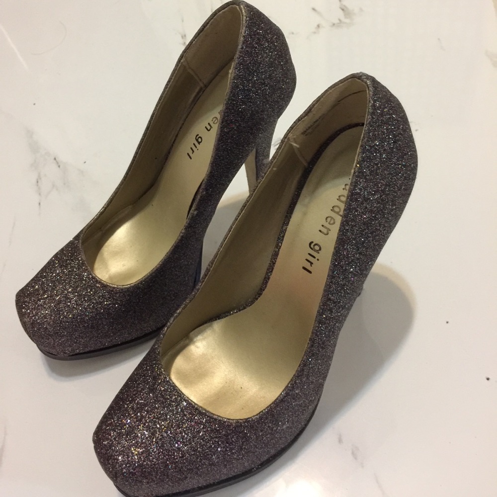 Madden Girl Sparkling perform