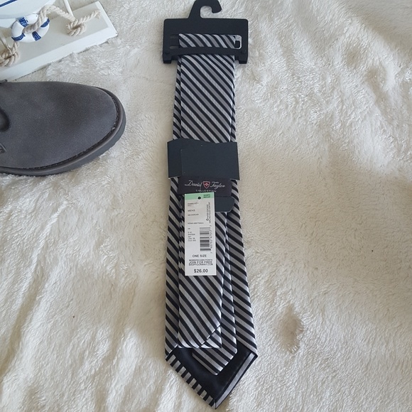 Classy Gray and Black Tie - Picture 4 of 4