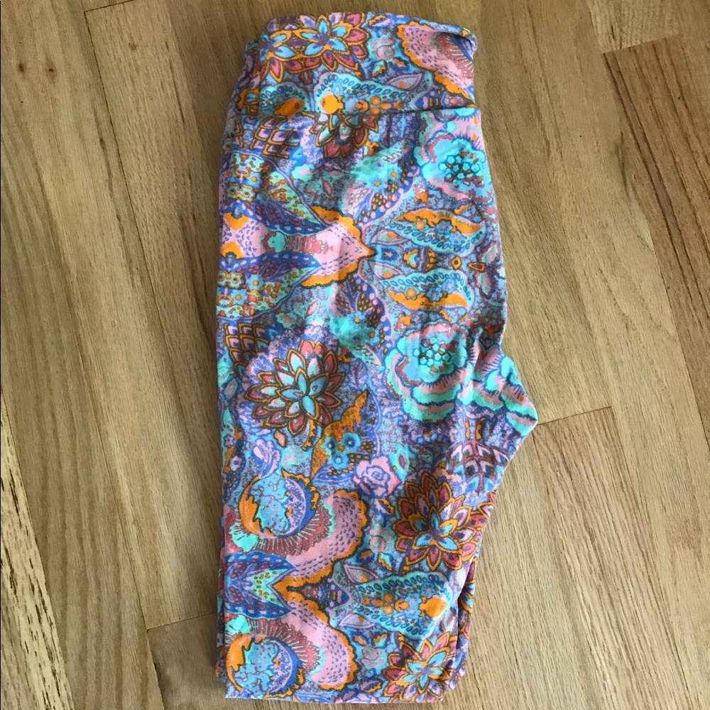 One Size Lularoe Leggings - Paisley
