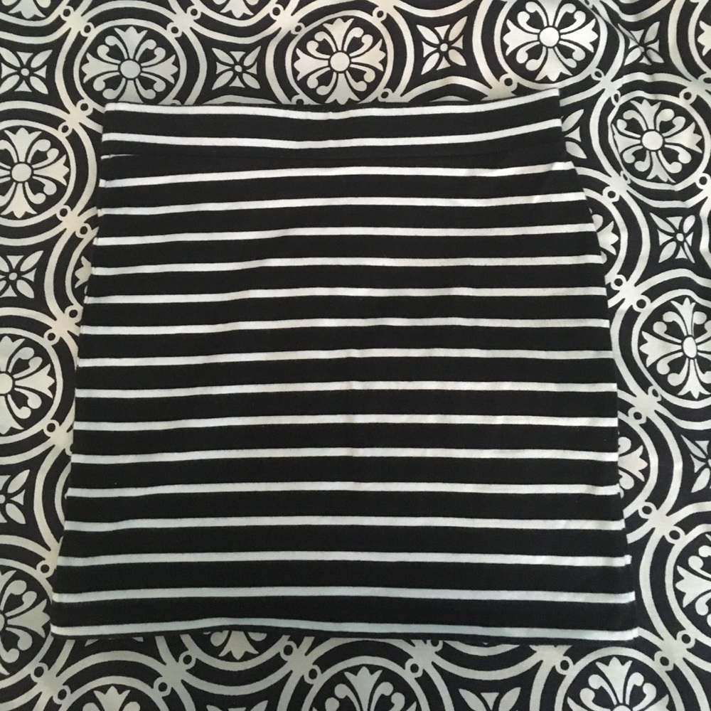 Stretchy black and white striped skirt