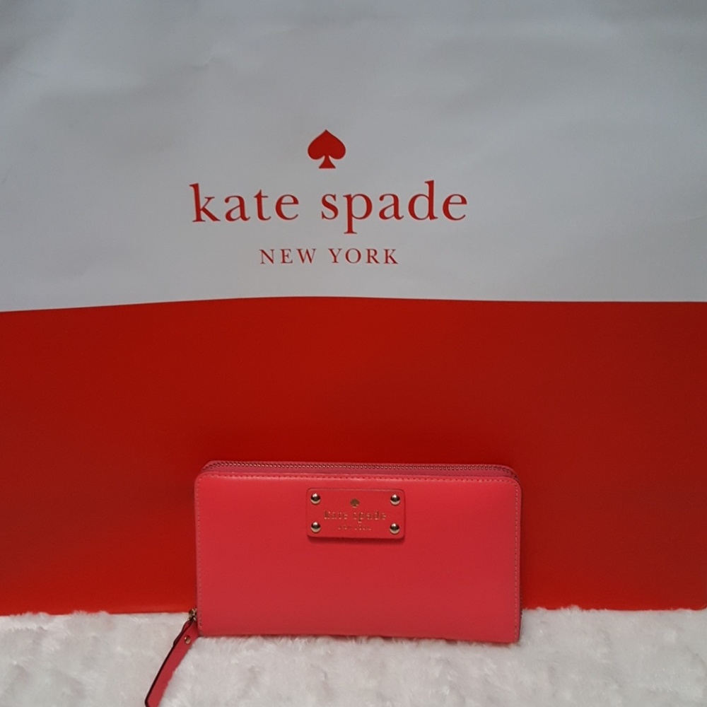 Kate Spade zippy wallet