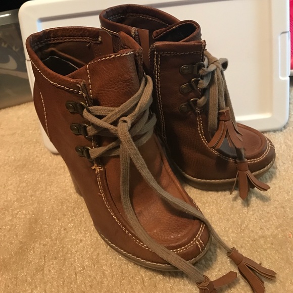 Shoe - Picture 1 of 4