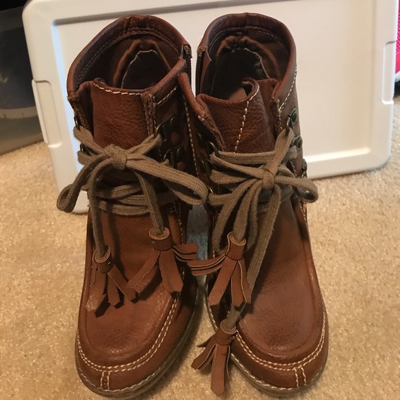 Shoe - Picture 2 of 4