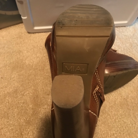 Shoe - Picture 4 of 4