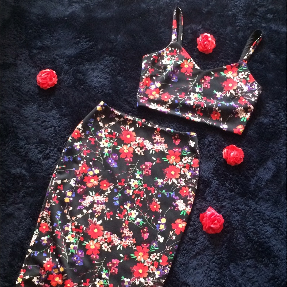 Express crop top and pencil skirt set