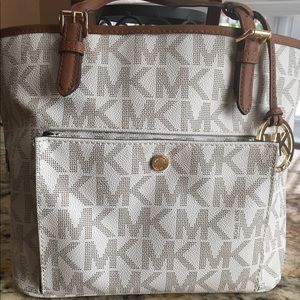 Michael Kors Signature Medium Snap Pocket Tote