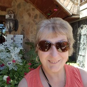 Meet your Posher, Celeste