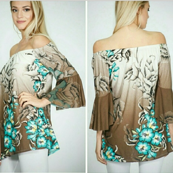 🔴1 left🔴 Bell sleeve gorgeous floral  blouse - Picture 2 of 2