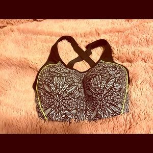 VS sports bra size 34DDD