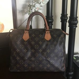 ONE DAY SALE 🎈Authentic Louis Vuitton Speedy 30