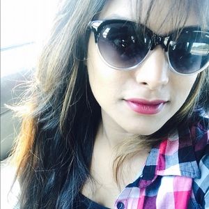 Meet your Posher, Farhana