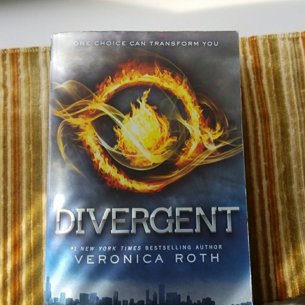 Divergent  Veronica Roth Used Book