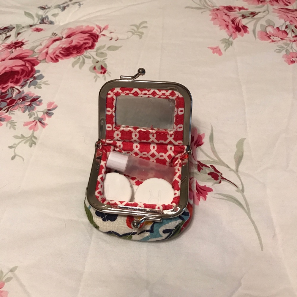 Travel contact case by Vera
