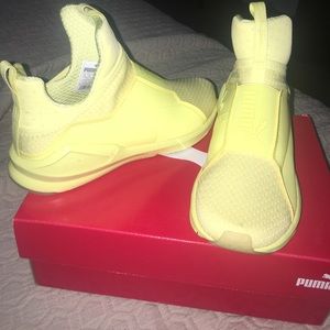 Puma tennis shoes