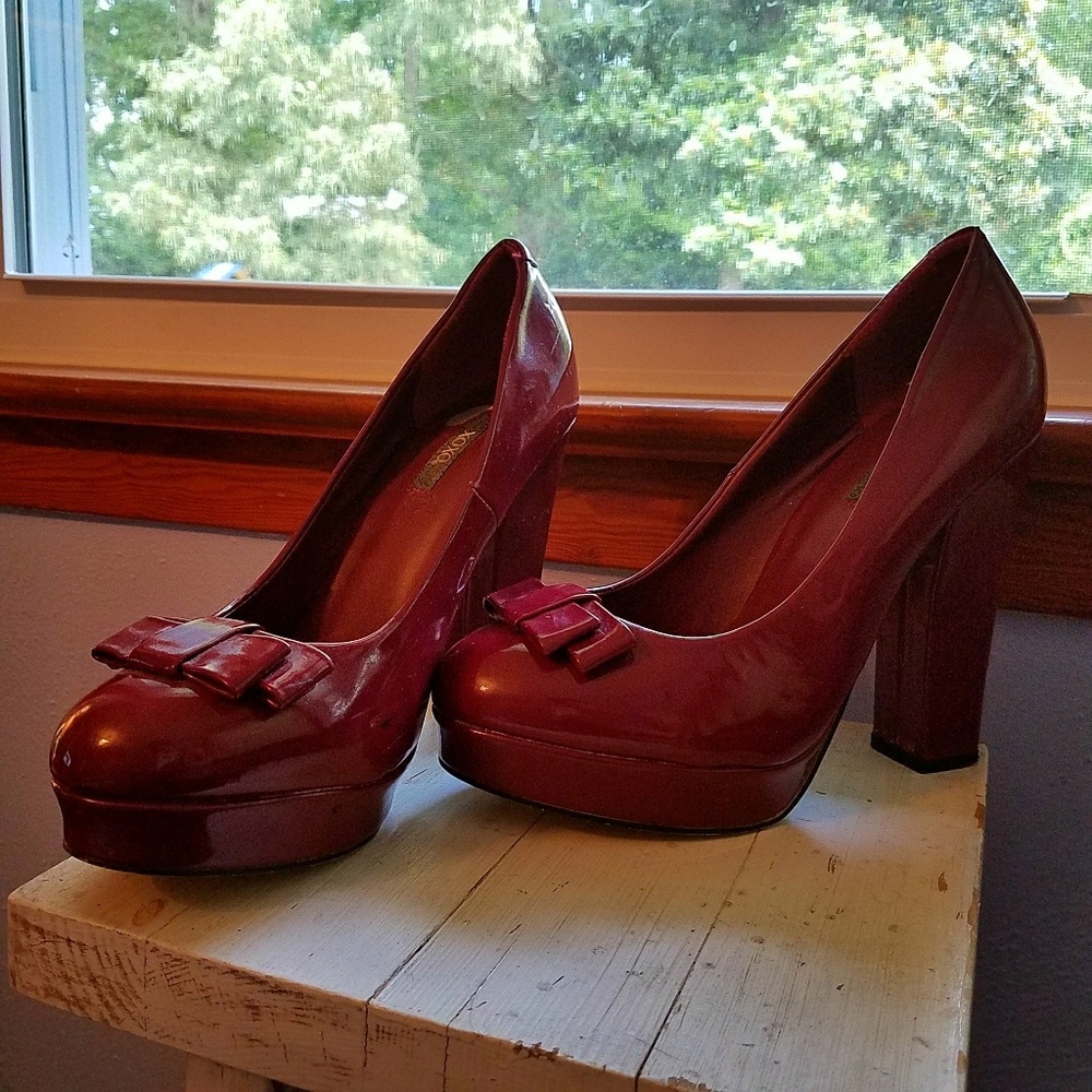 XOXO 5" Chunky heel in patent red.