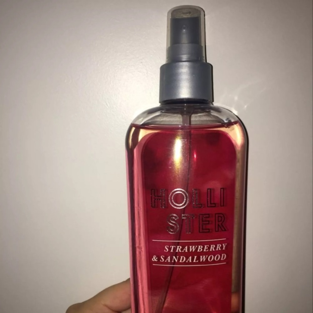 Hollister strawberry and sandalwood body spray