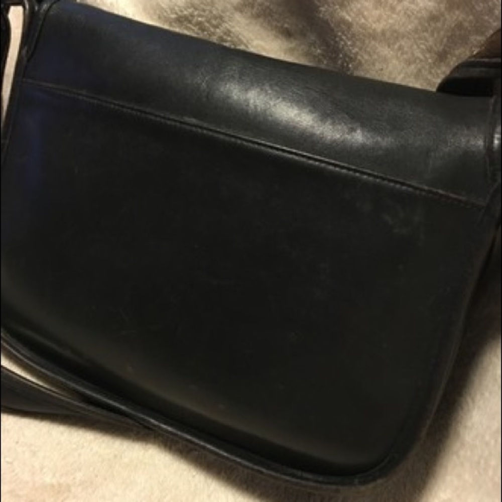 🦋 SOLD💜 Coach Messenger Leather Flap 2 Pocket Brass Cross - Picture 2 of 6