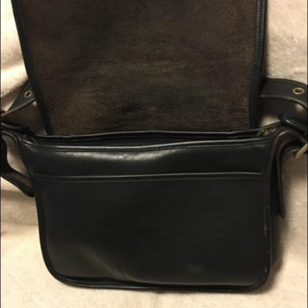 🦋 SOLD💜 Coach Messenger Leather Flap 2 Pocket Brass Cross - Picture 4 of 6