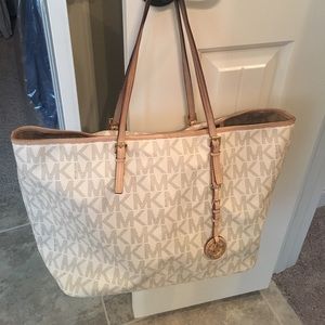 Gently used MK purse*