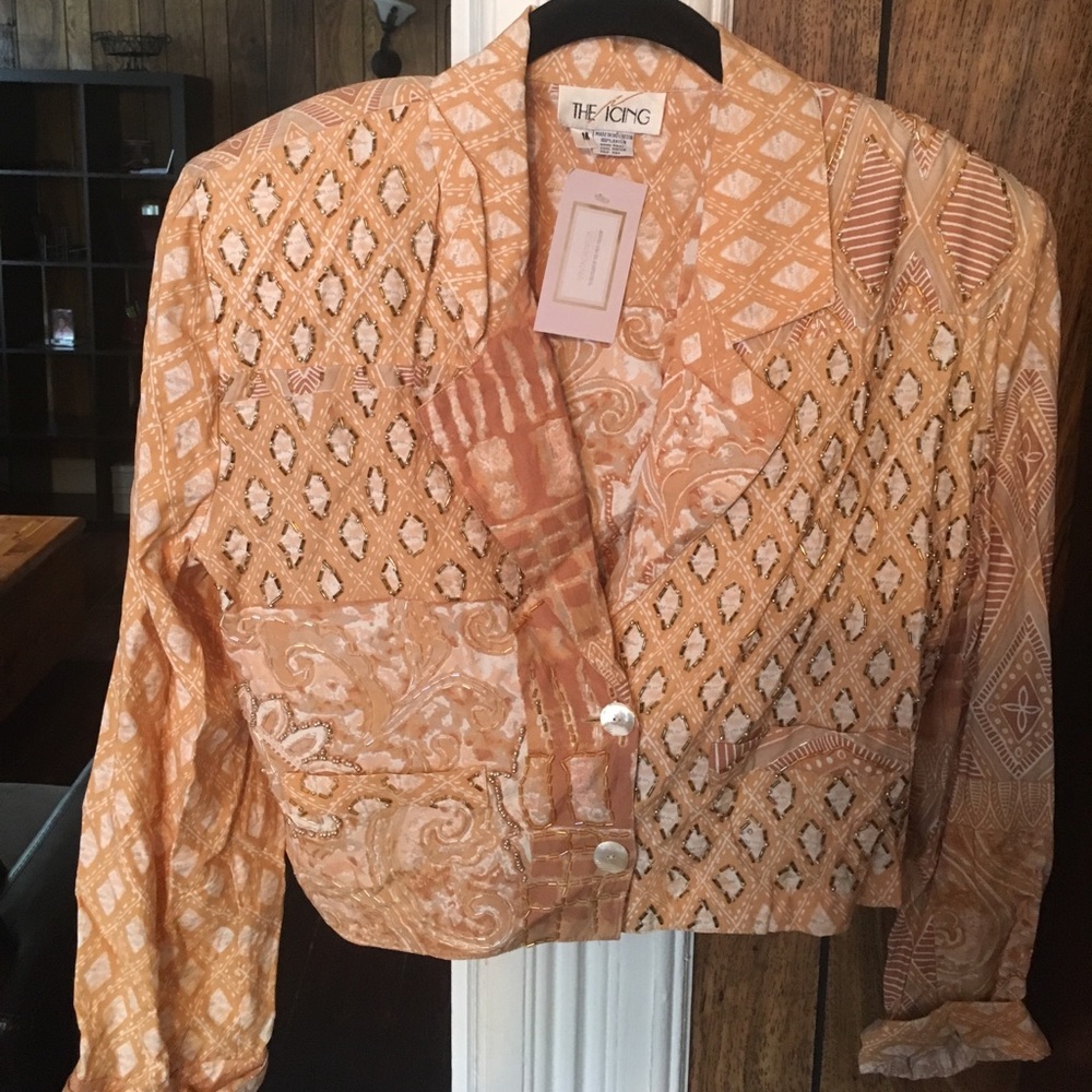 Vintage Cropped Blazer with sequin.