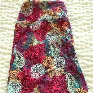 BNWT GORGEOUS LULAROE LEGGINGS! OS PAISLEY PRINT🦄