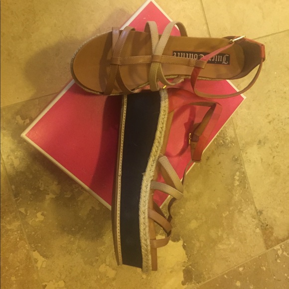 Juicy Couture size 10 sandals - Picture 2 of 3