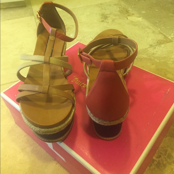 Juicy Couture size 10 sandals - Picture 3 of 3