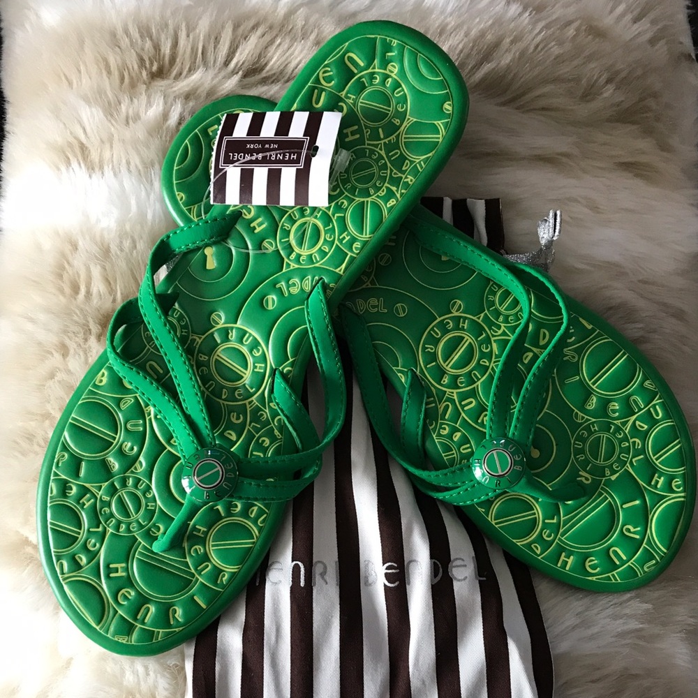 NWT Henri Bendel Flip Flops