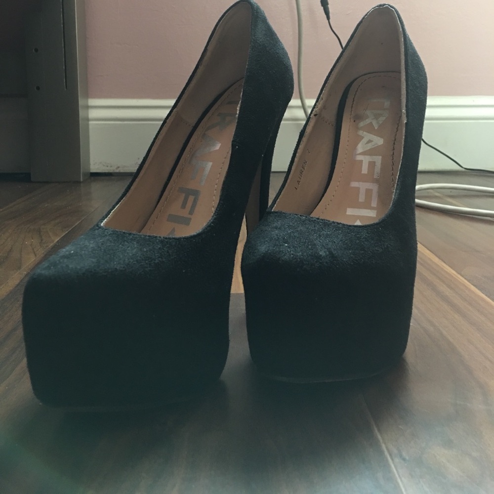 Black heals - Picture 2 of 6