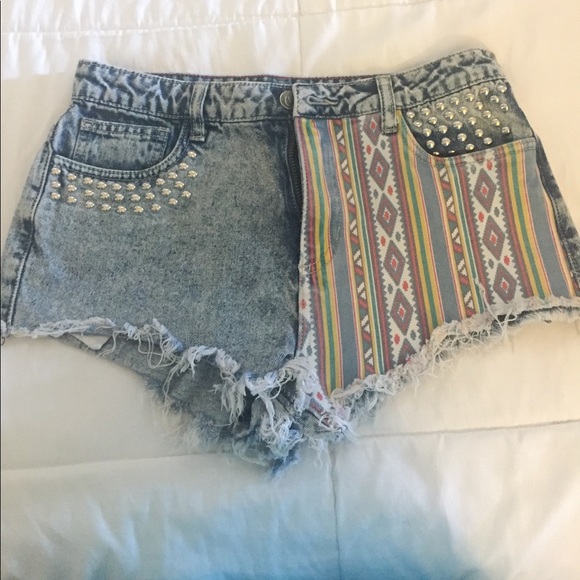 Short- Jean, Tribal Print, Studs - Picture 2 of 6