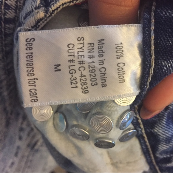 Short- Jean, Tribal Print, Studs - Picture 4 of 6