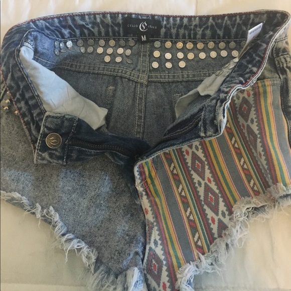 Short- Jean, Tribal Print, Studs - Picture 6 of 6
