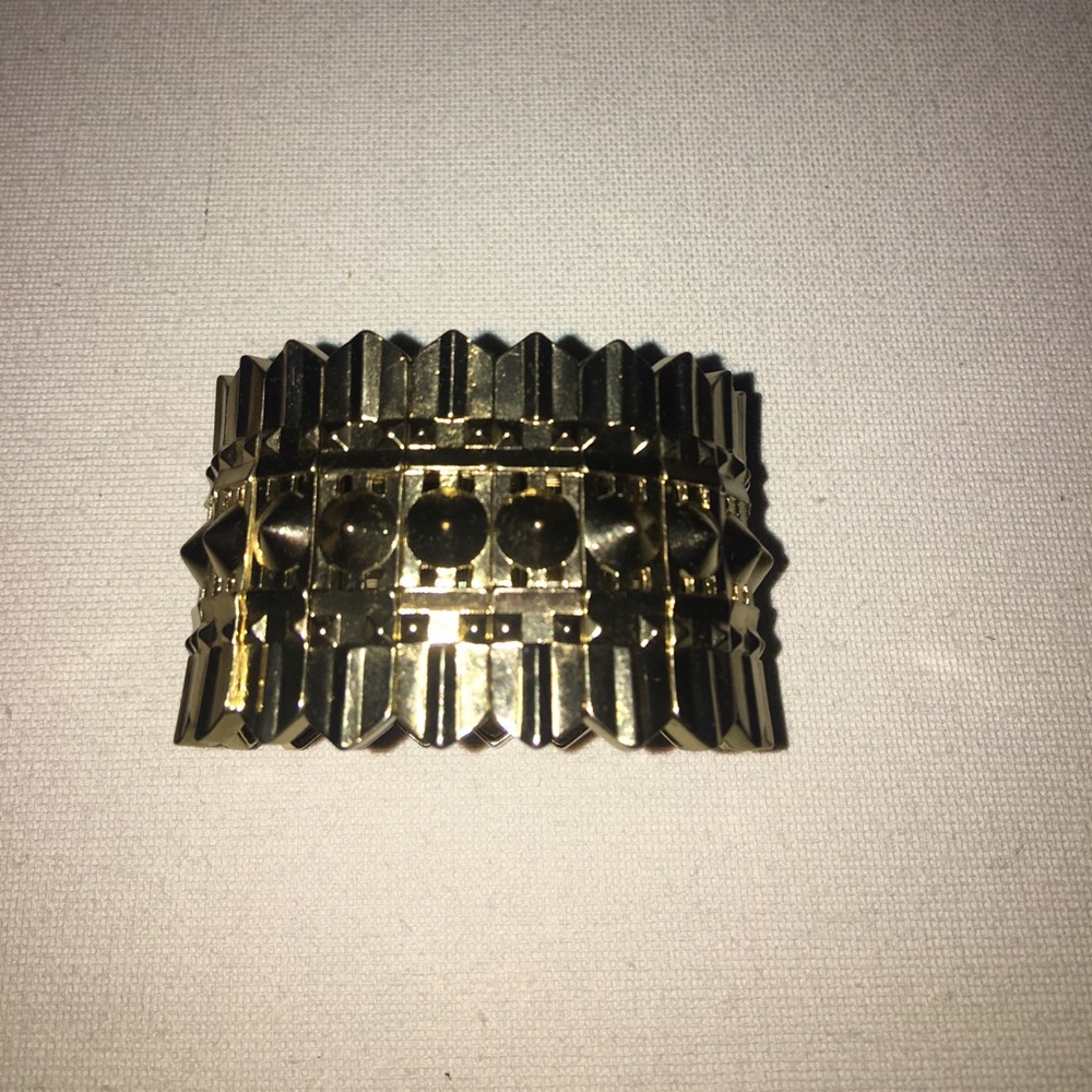 Gold stud stretch bracelet
