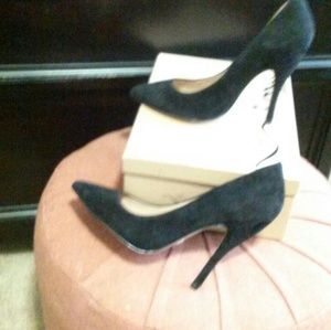 Black Kidsuede Pumps