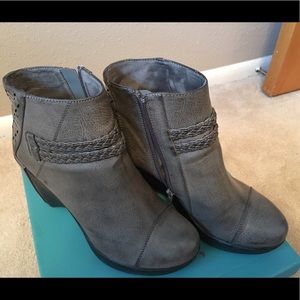 JBU gray ankle boots