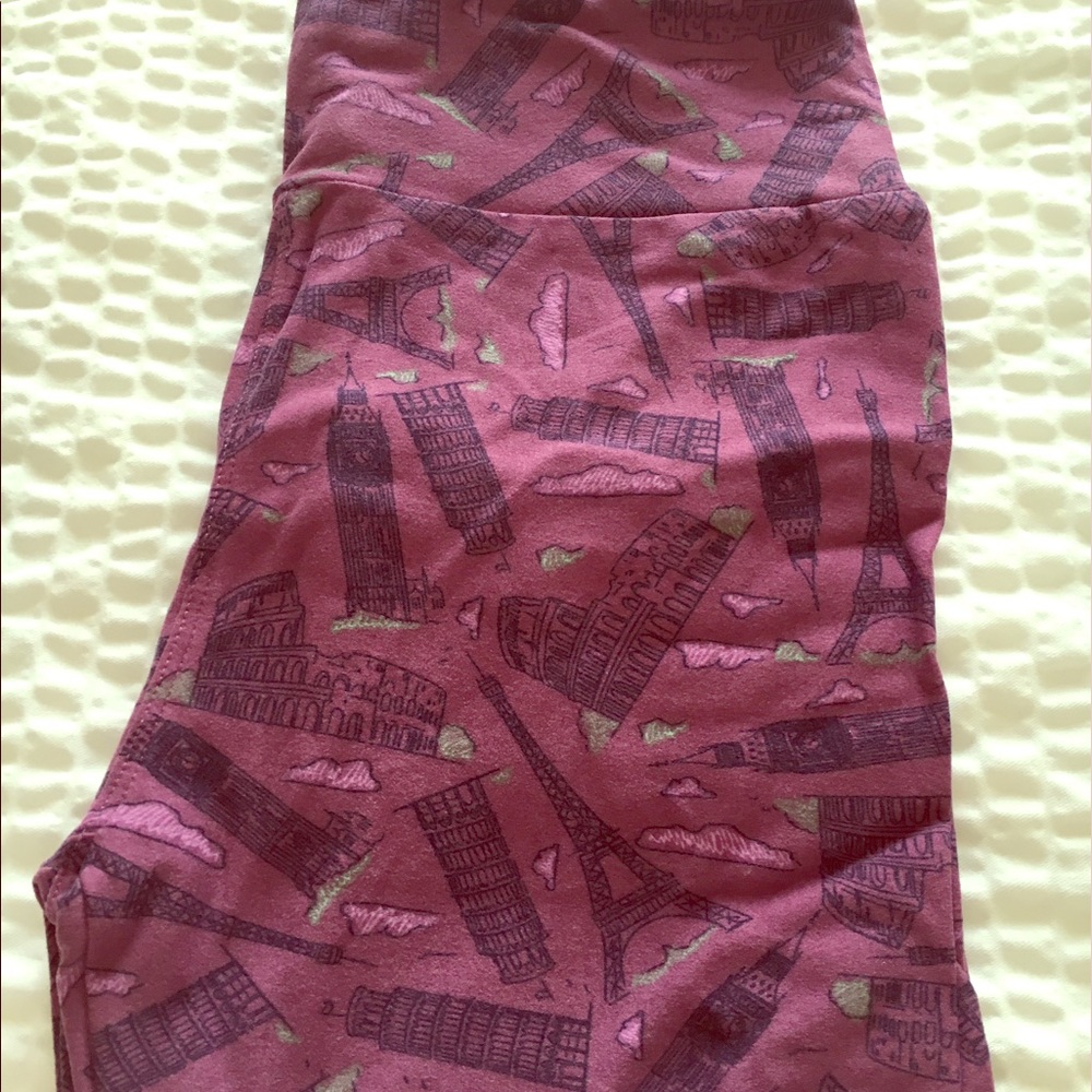 BNWT GORGEOUS LULAROE LEGGINGS! OS LANDMARK PRINT!