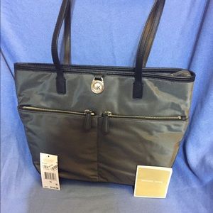 ❤️SALE!! SALE!!❤️💙Michael Kors Gray Nylon Tote💙