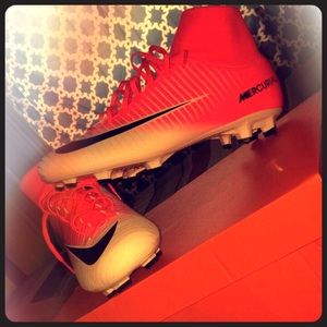 Nike mercurial soocer shoes